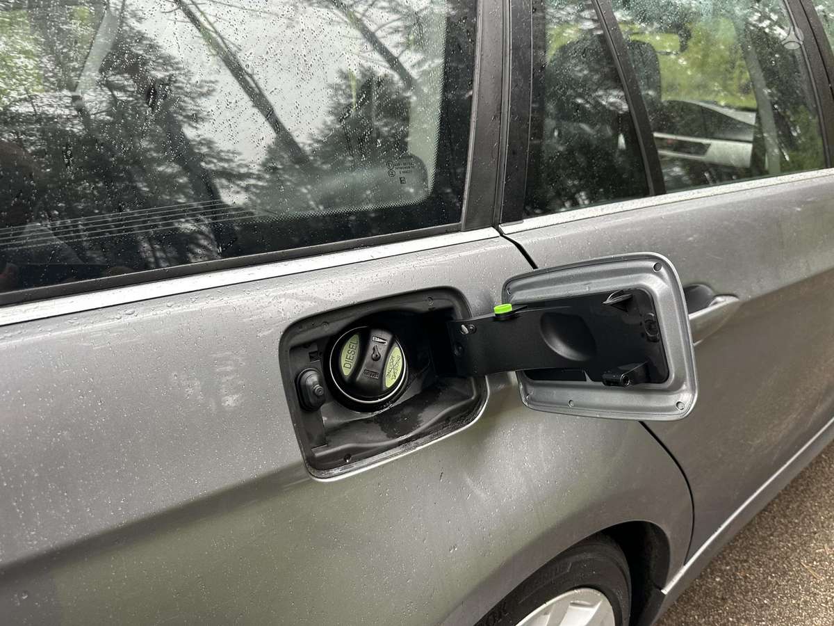 BMW 325 2010 — photo 20