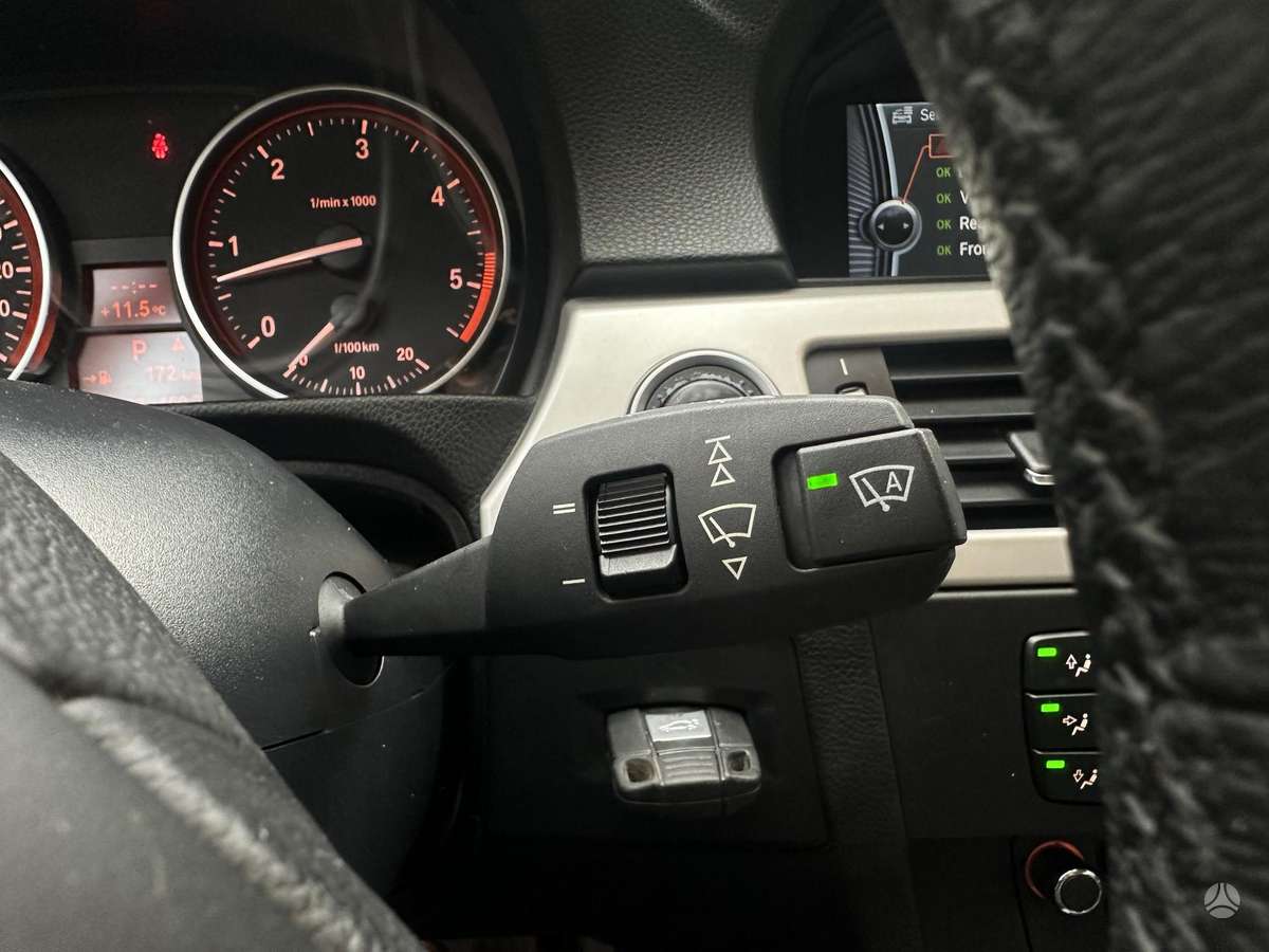 BMW 325 2010 — photo 22