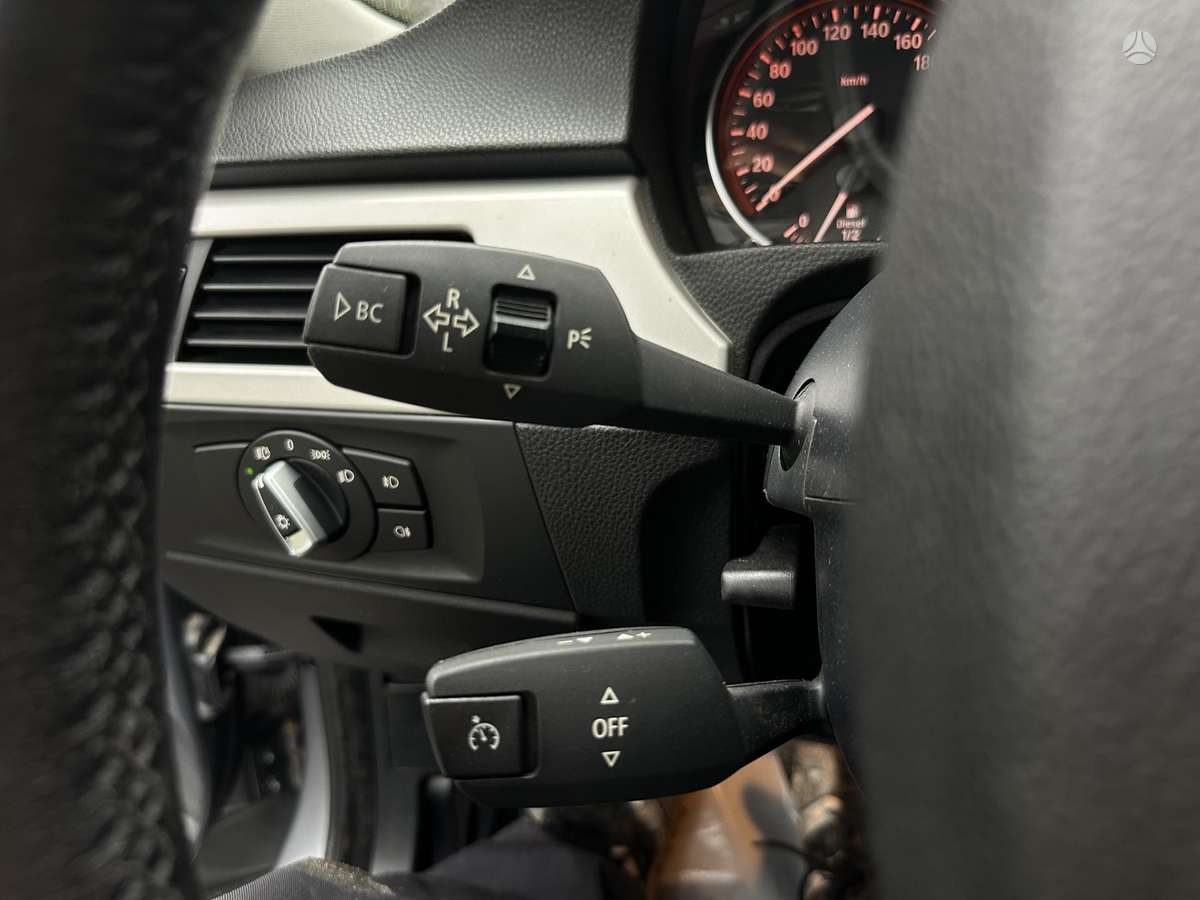 BMW 325 2010 — photo 23