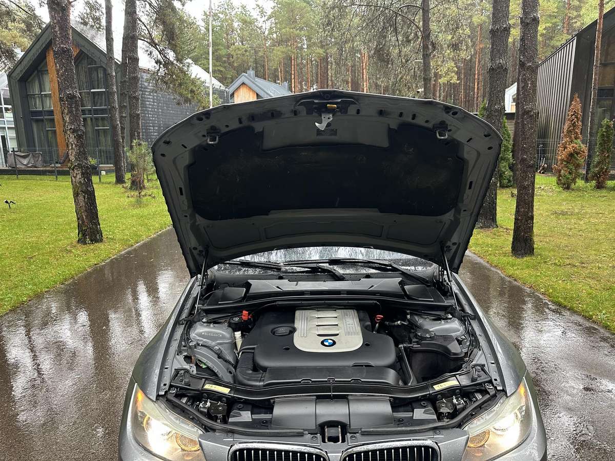BMW 325 2010 — photo 25