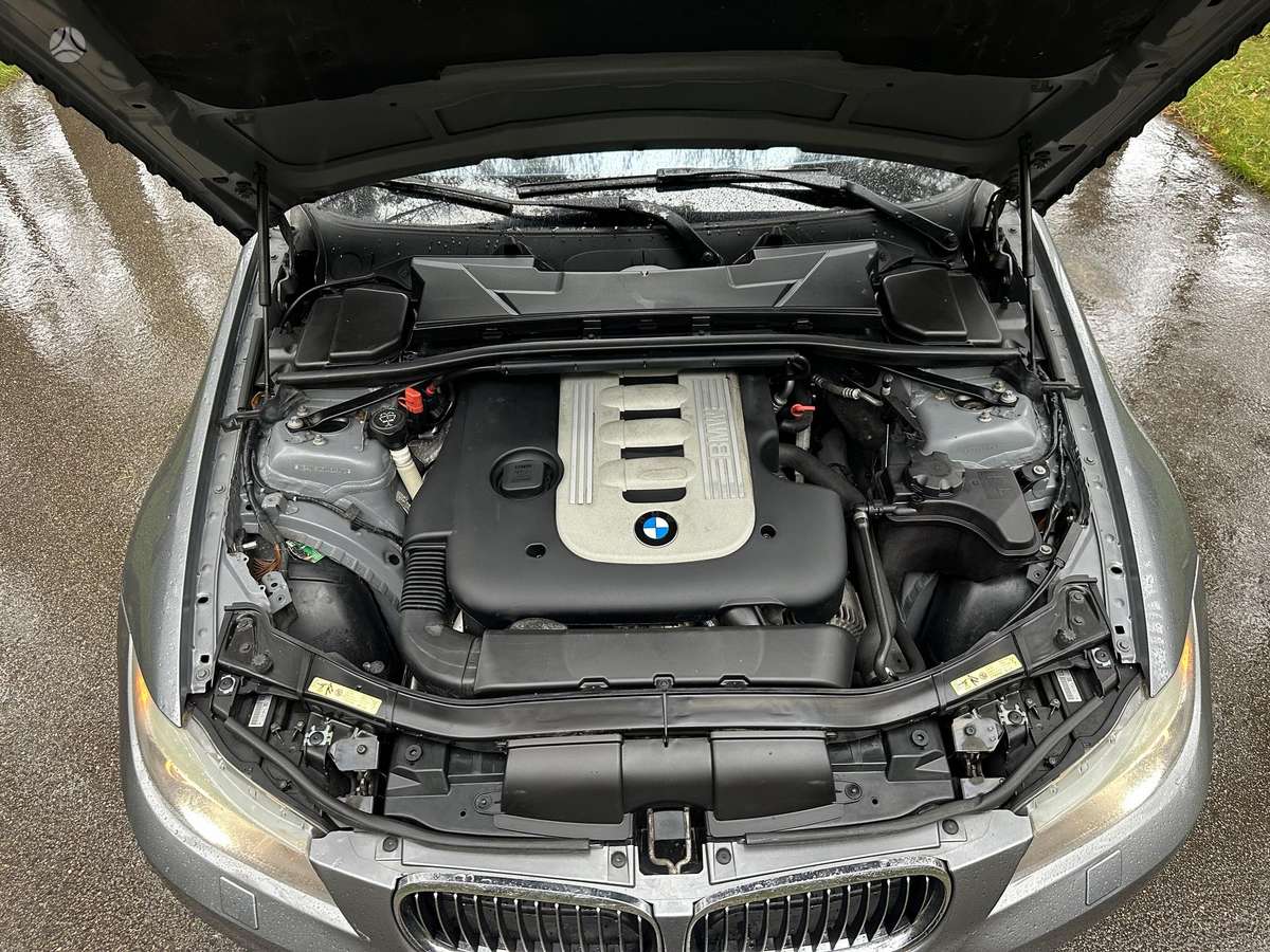 BMW 325 2010 — photo 26