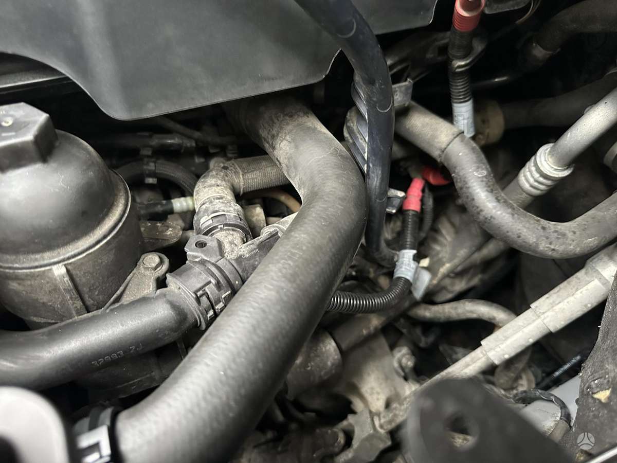 BMW 325 2010 — photo 28