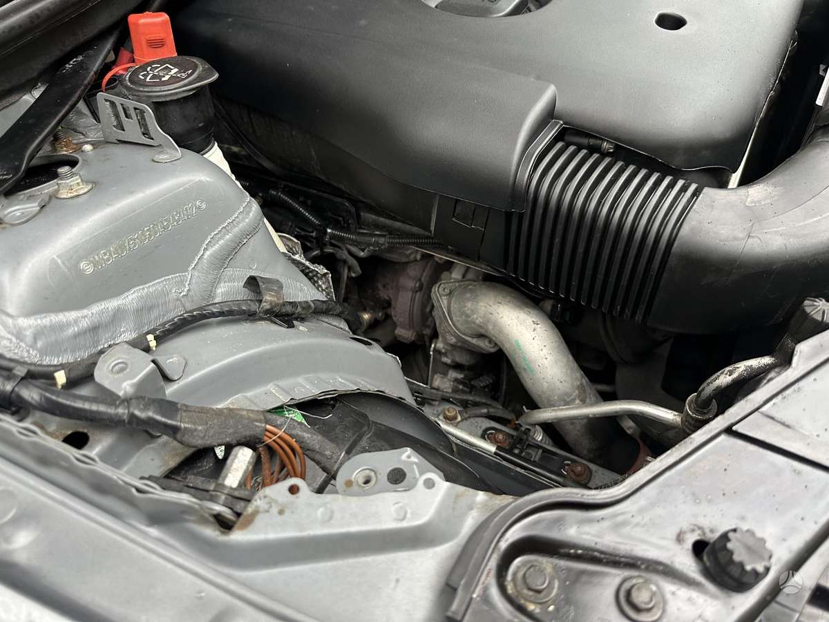 BMW 325 2010 — photo 30