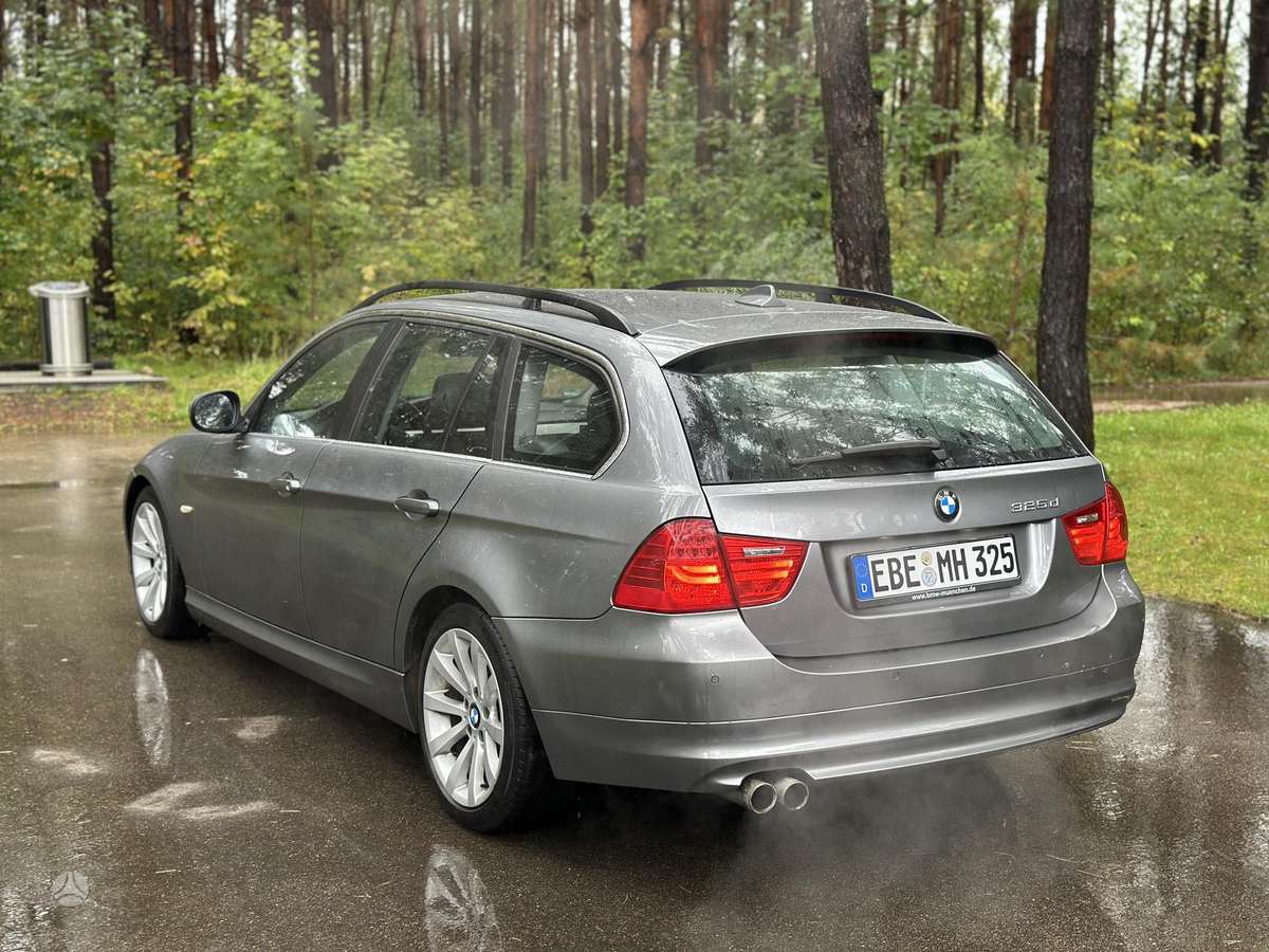BMW 325 2010 — engine 2993 cm³, 197 HP (145kW)