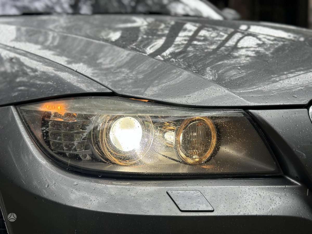 BMW 325 2010 — photo 7