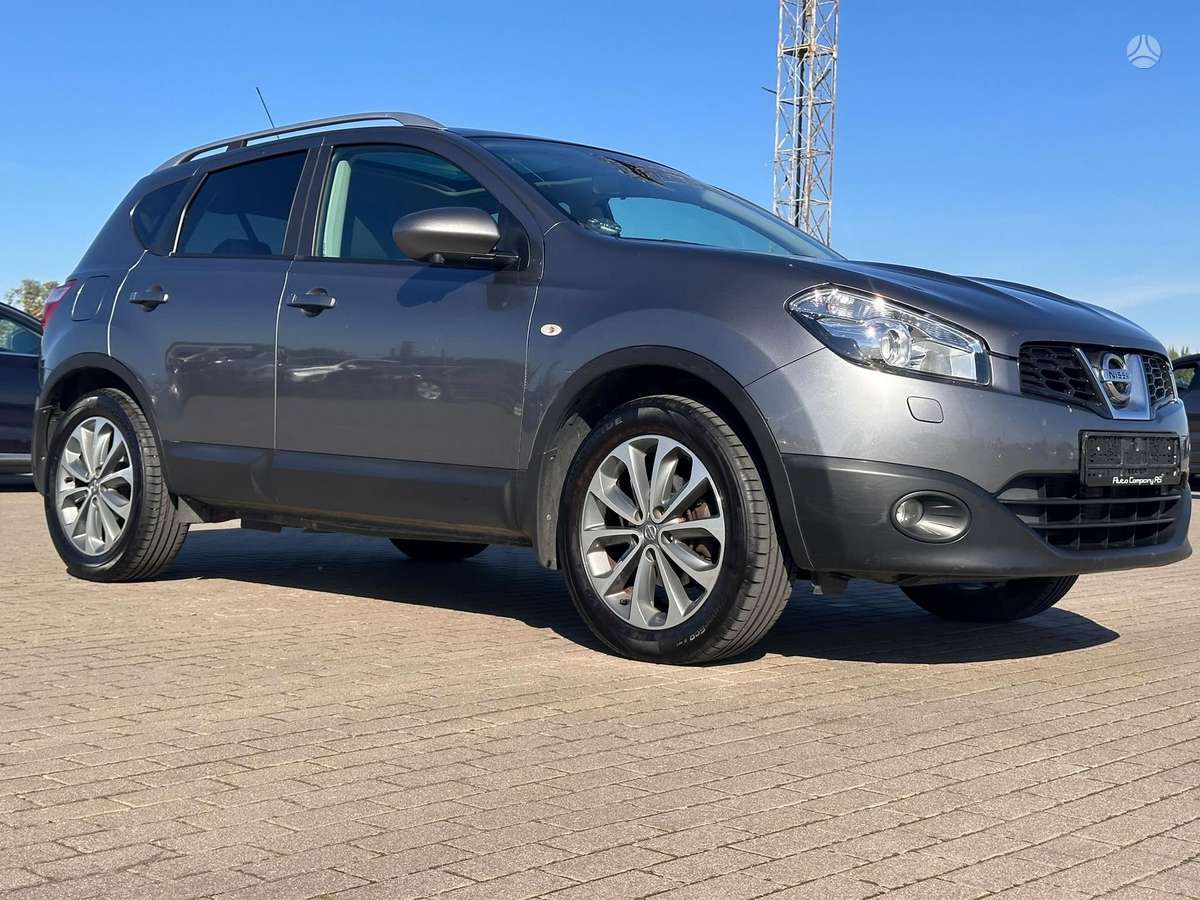 Nissan Qashqai 2012 — interior