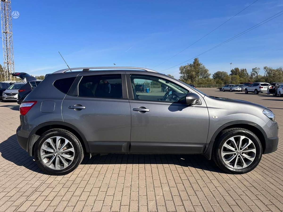 Nissan Qashqai 2012 — engine 1598 cm³, 117 HP (86kW)