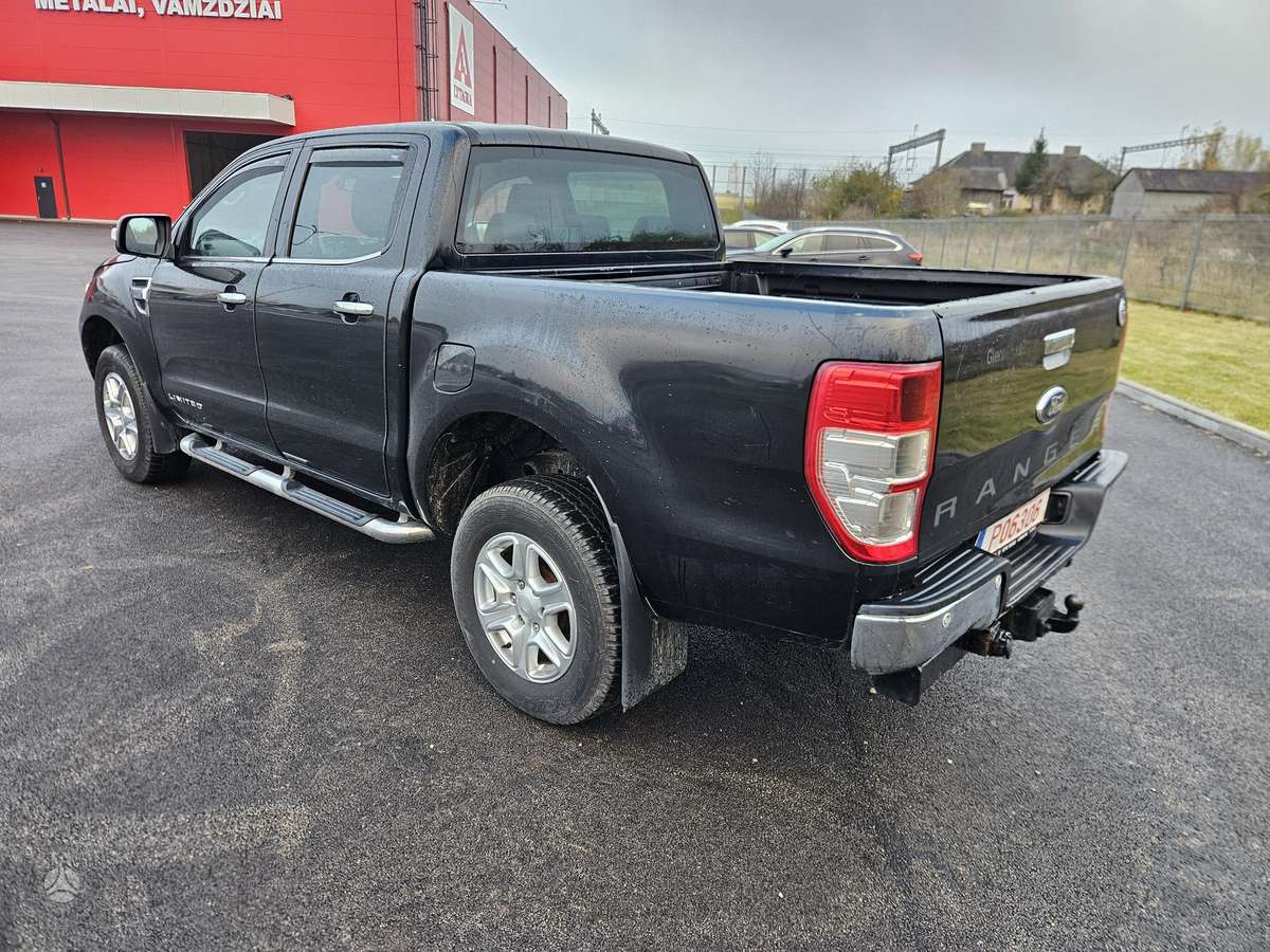Ford Ranger 2014 — interior