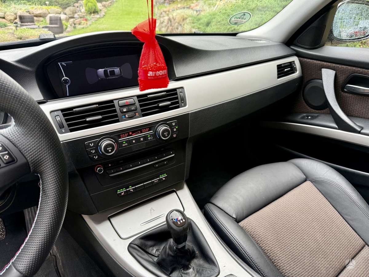 BMW 320 2009 — photo 10