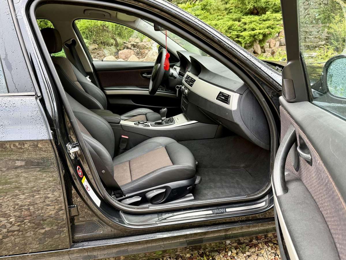 BMW 320 2009 — photo 12