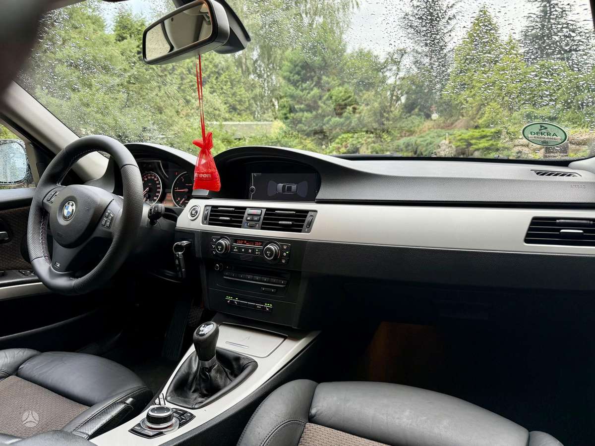 BMW 320 2009 — photo 13