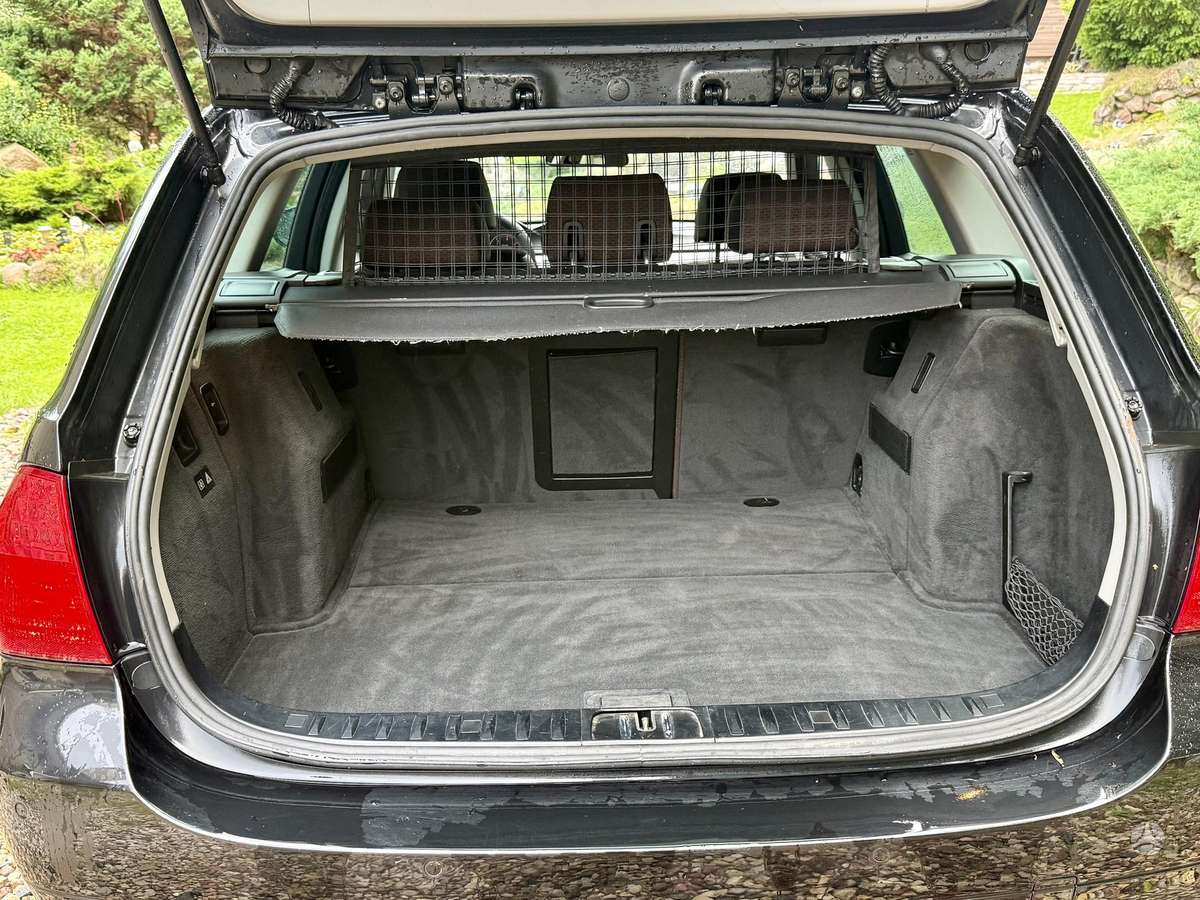 BMW 320 2009 — photo 20