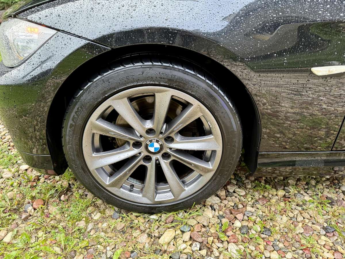 BMW 320 2009 — photo 21