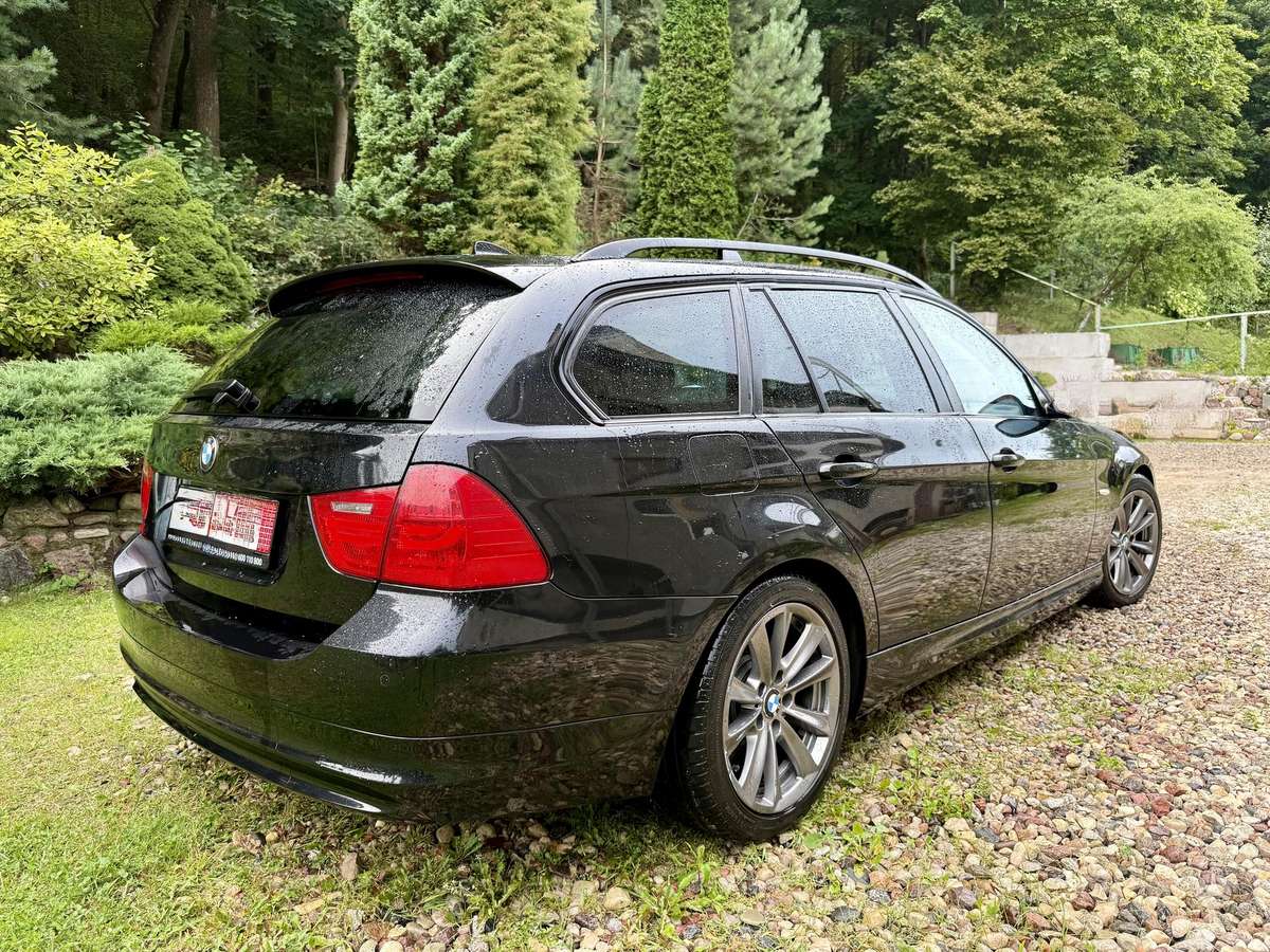 BMW 320 2009 — photo 5