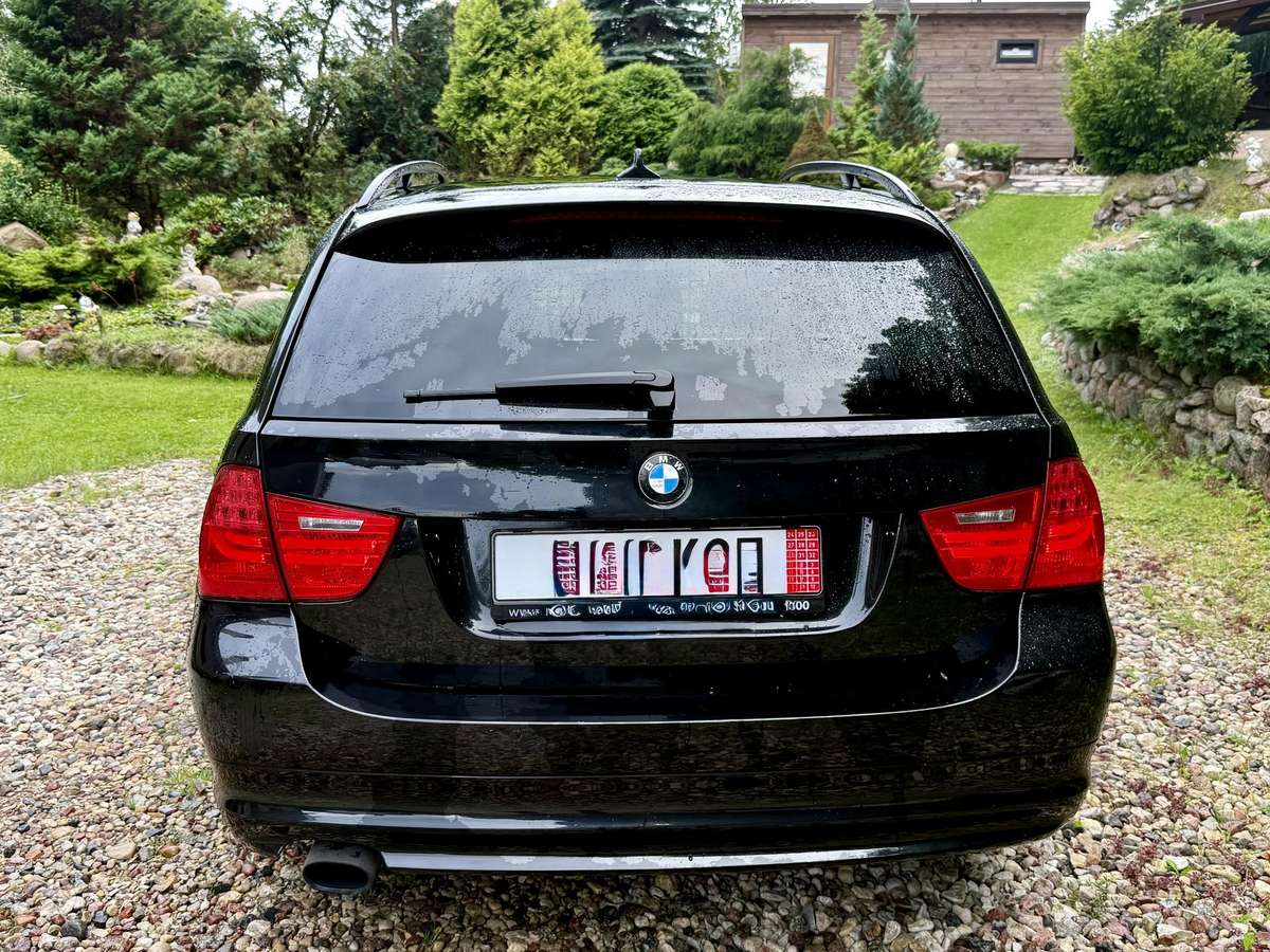 BMW 320 2009 — photo 8
