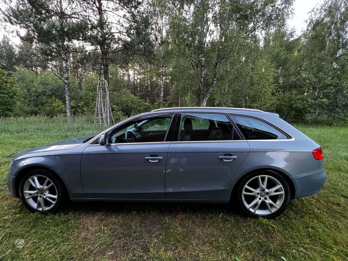Audi A4 2008 — салон
