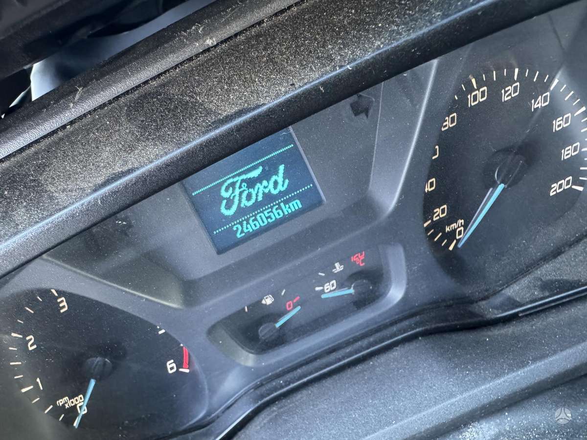 Ford Transit 2015 — rear view