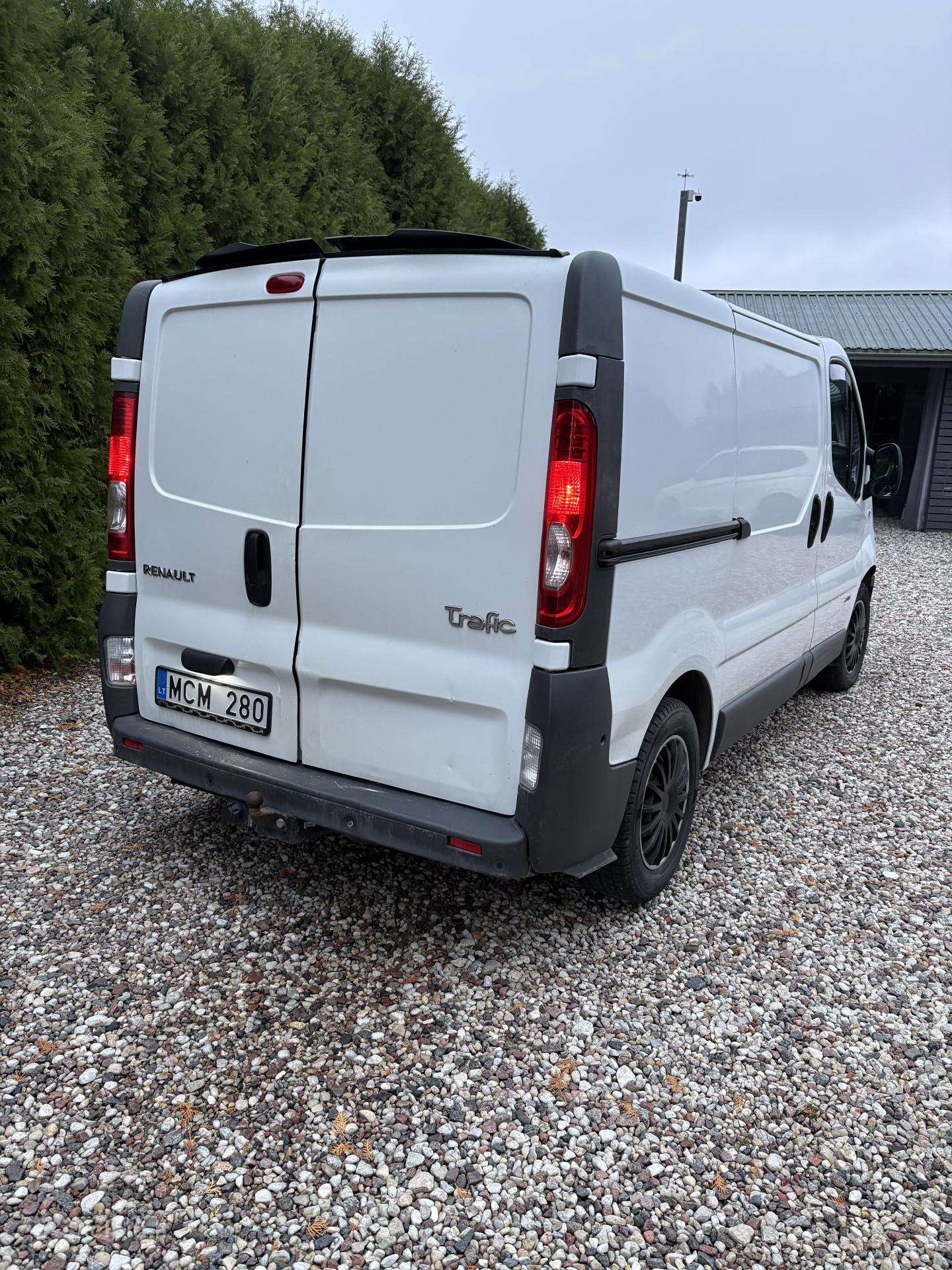 Renault Trafic 2014 — rear view
