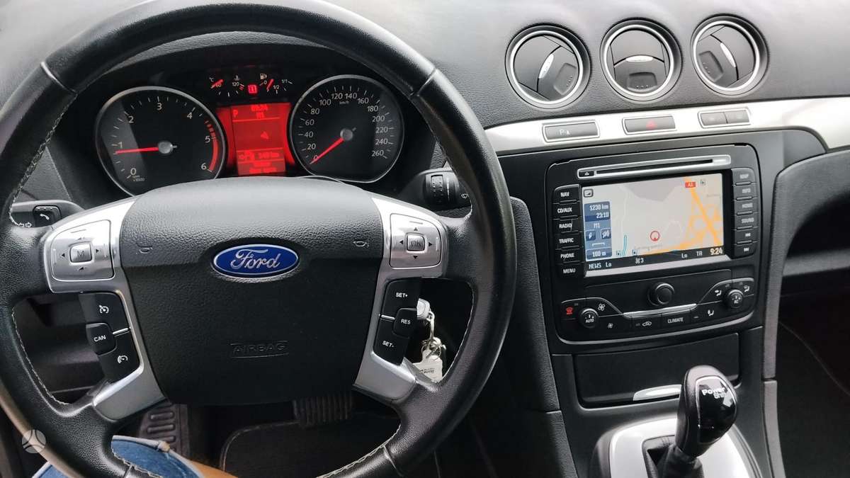 Ford S-MAX 2014 — photo 16