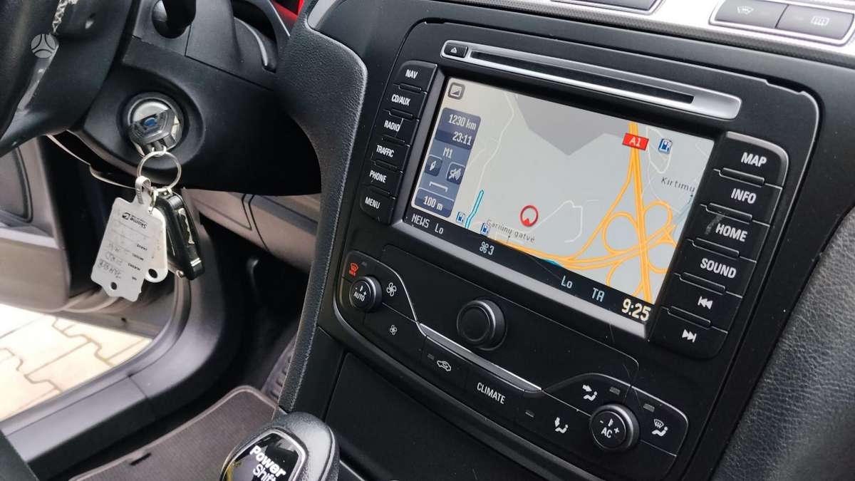 Ford S-MAX 2014 — photo 17
