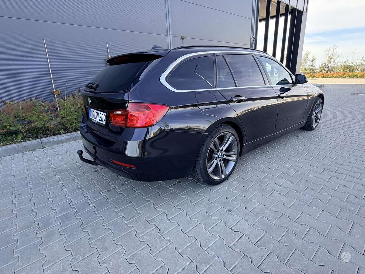 BMW 320 2014 — салон