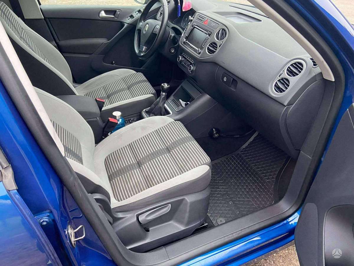 Volkswagen Tiguan 2010 — салон