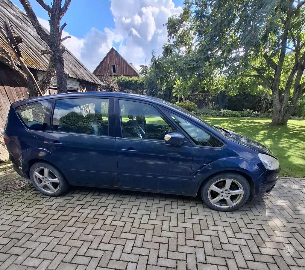 Ford S-MAX 2008 — rear view