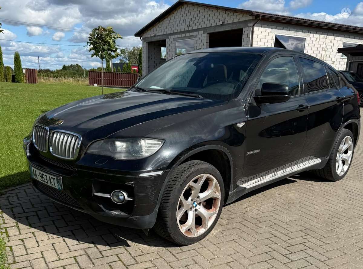BMW X6 2010 — rear view