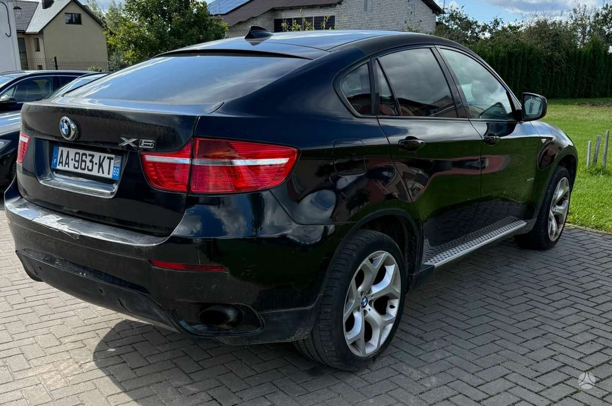 BMW X6 2010 — interior