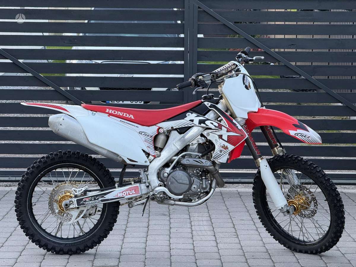 Honda CRF 2012 — вигляд ззаду