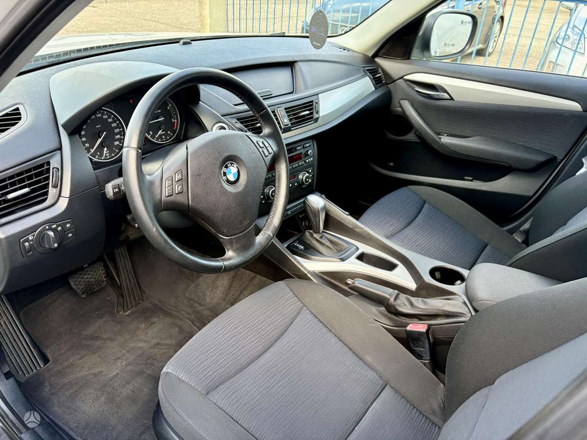 BMW X1 2011 — photo 10