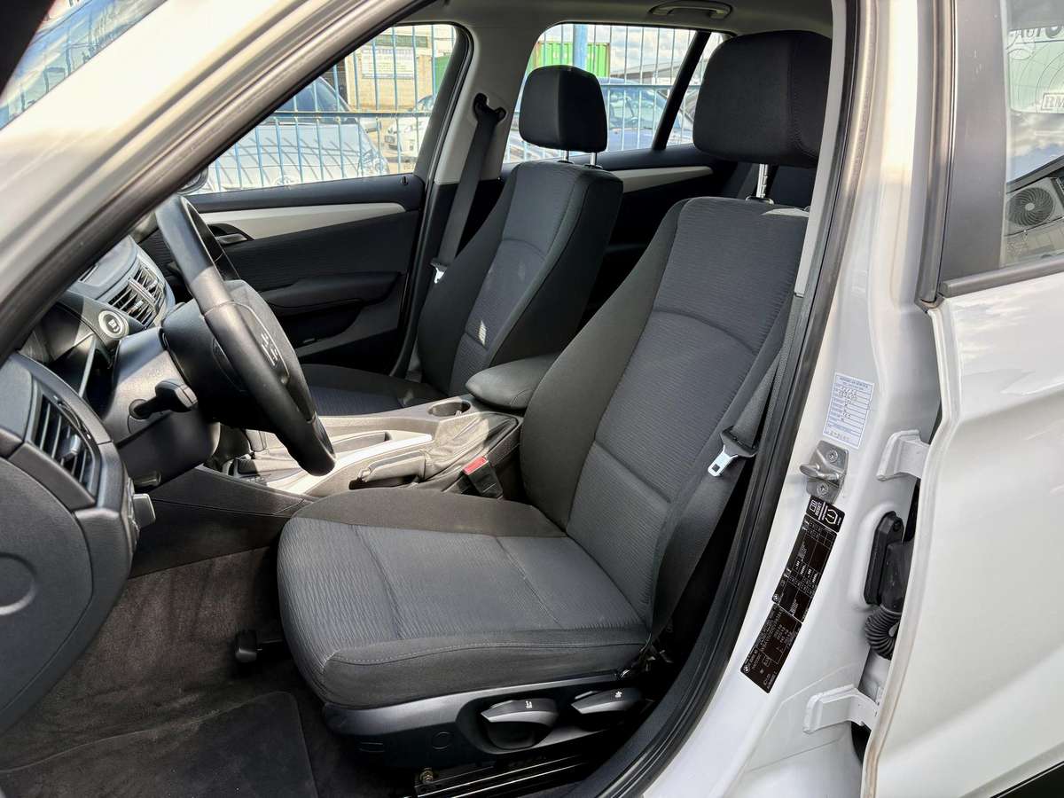 BMW X1 2011 — photo 12