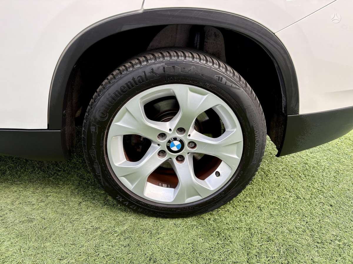 BMW X1 2011 — photo 9
