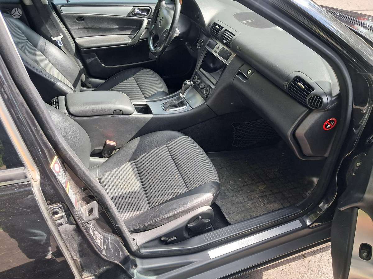 Mercedes-Benz C220 2005 — photo 12