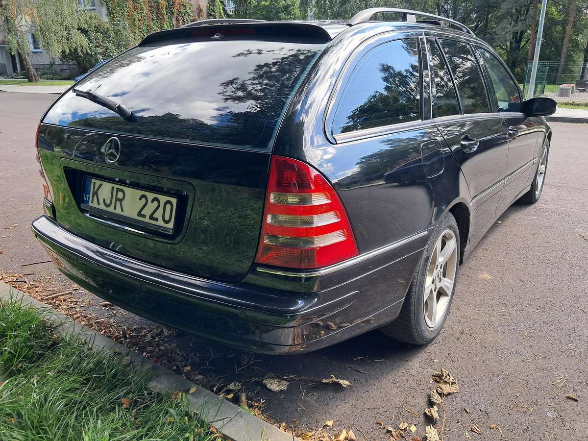 Mercedes-Benz C220 2005 — photo 15
