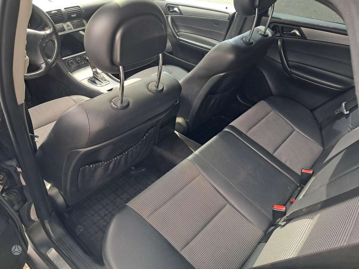 Mercedes-Benz C220 2005 — interior