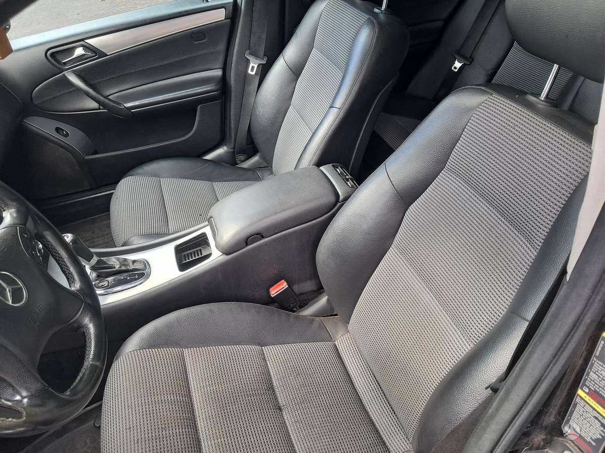 Mercedes-Benz C220 2005 — photo 7