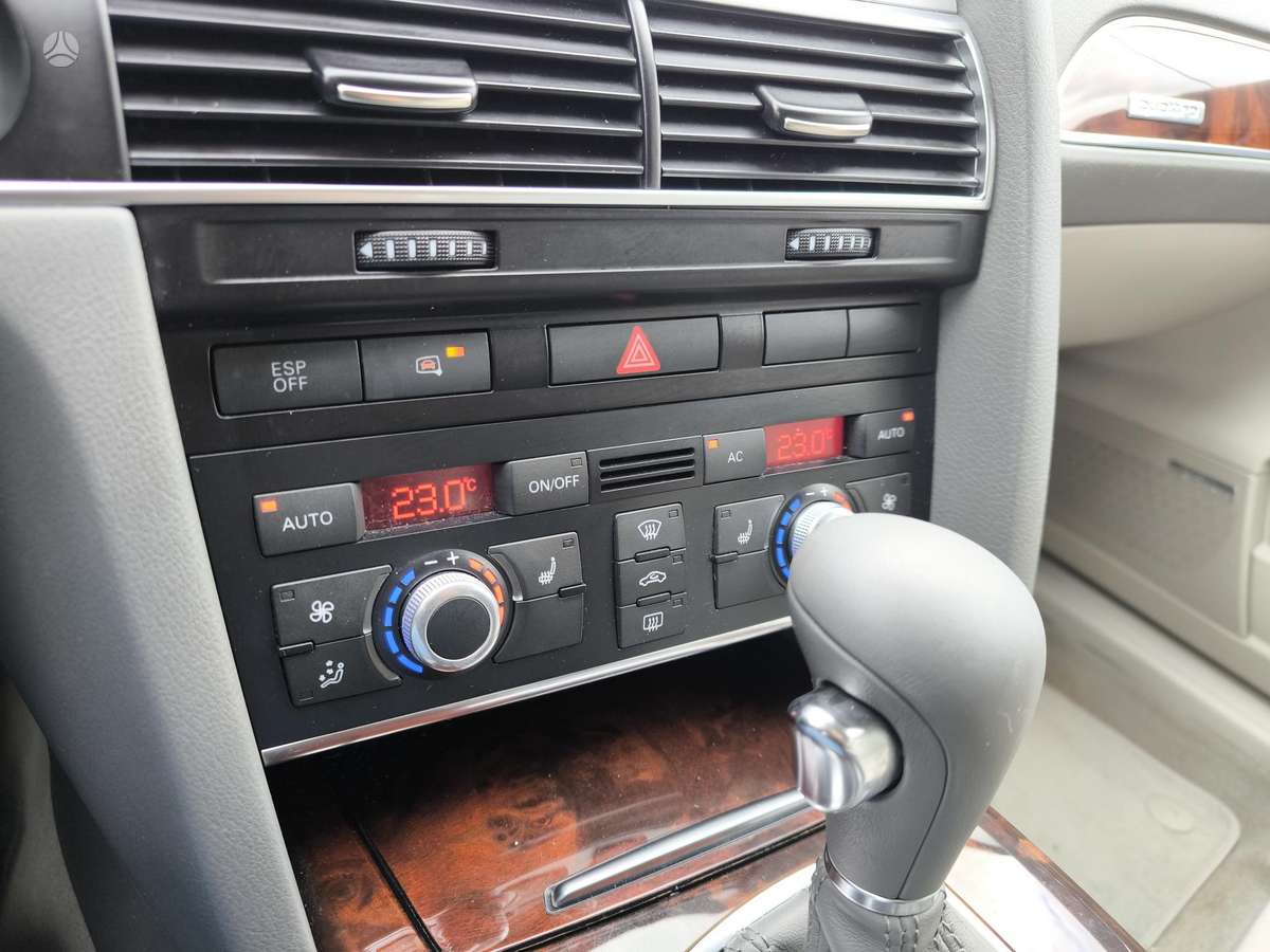 Audi A6 2009 — photo 28
