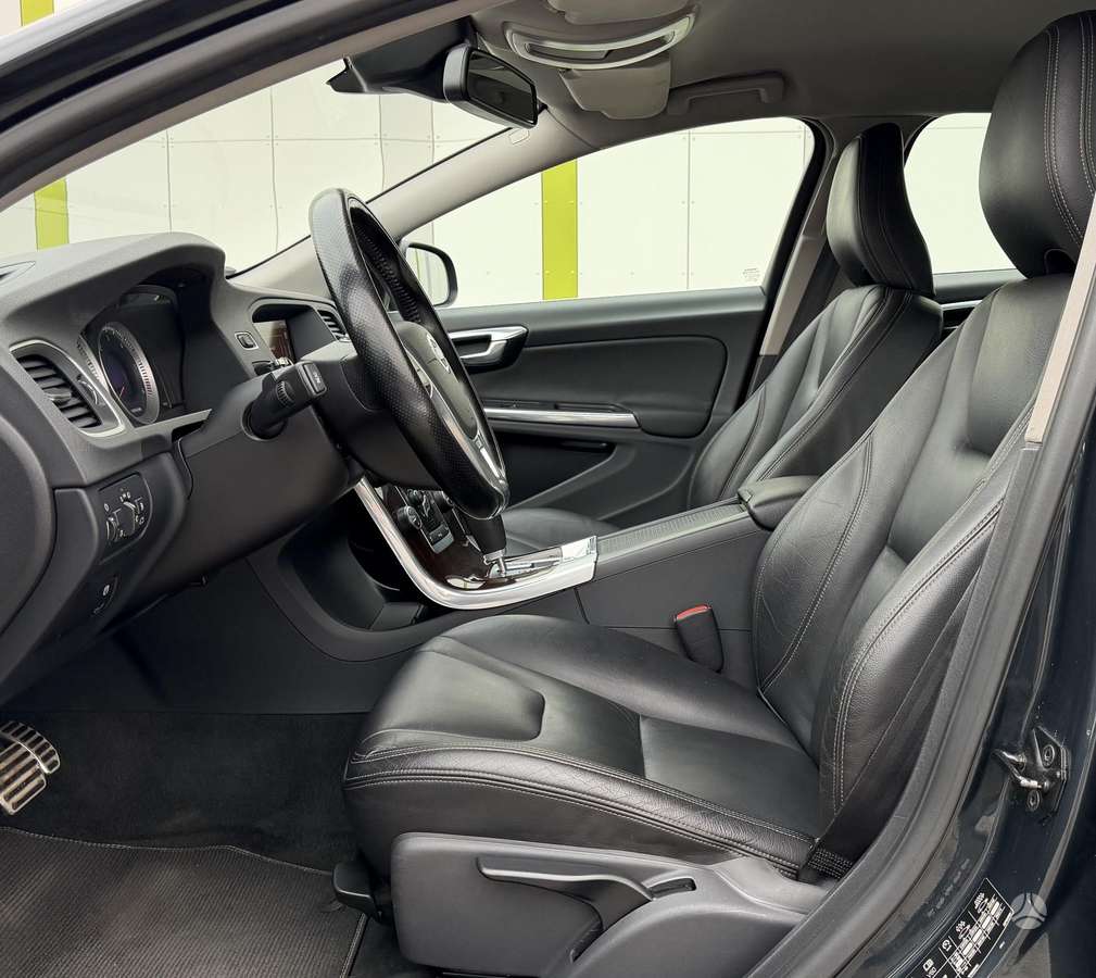 Volvo V60 2012 — photo 13