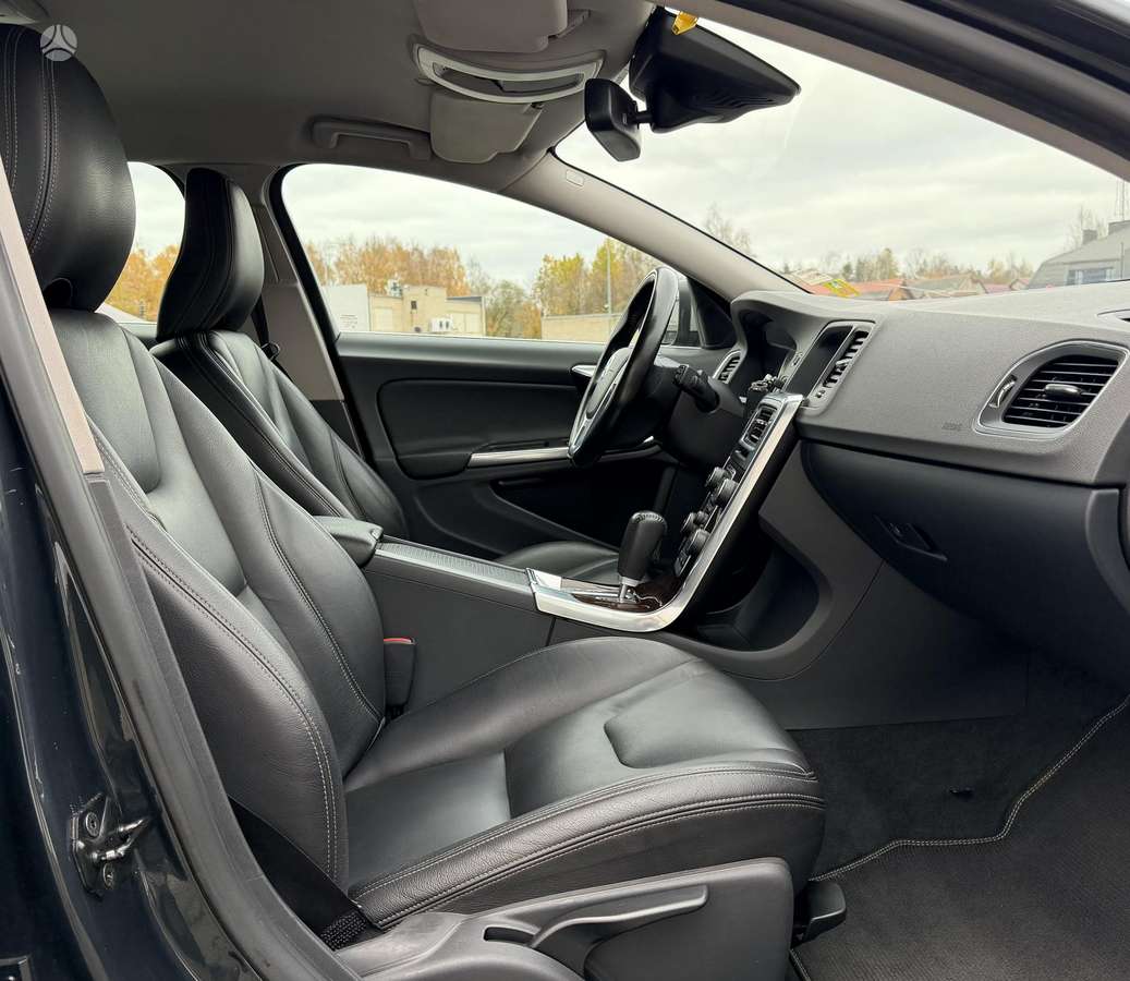Volvo V60 2012 — photo 14