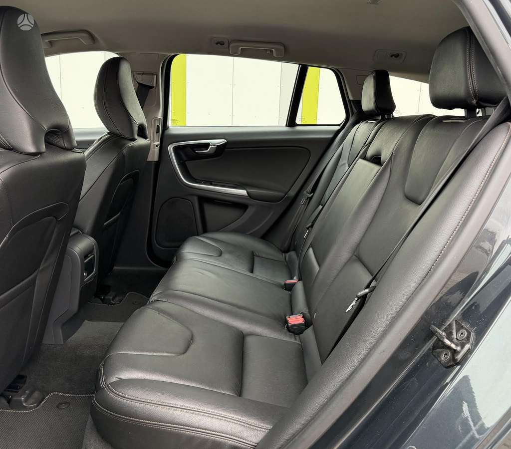 Volvo V60 2012 — photo 16