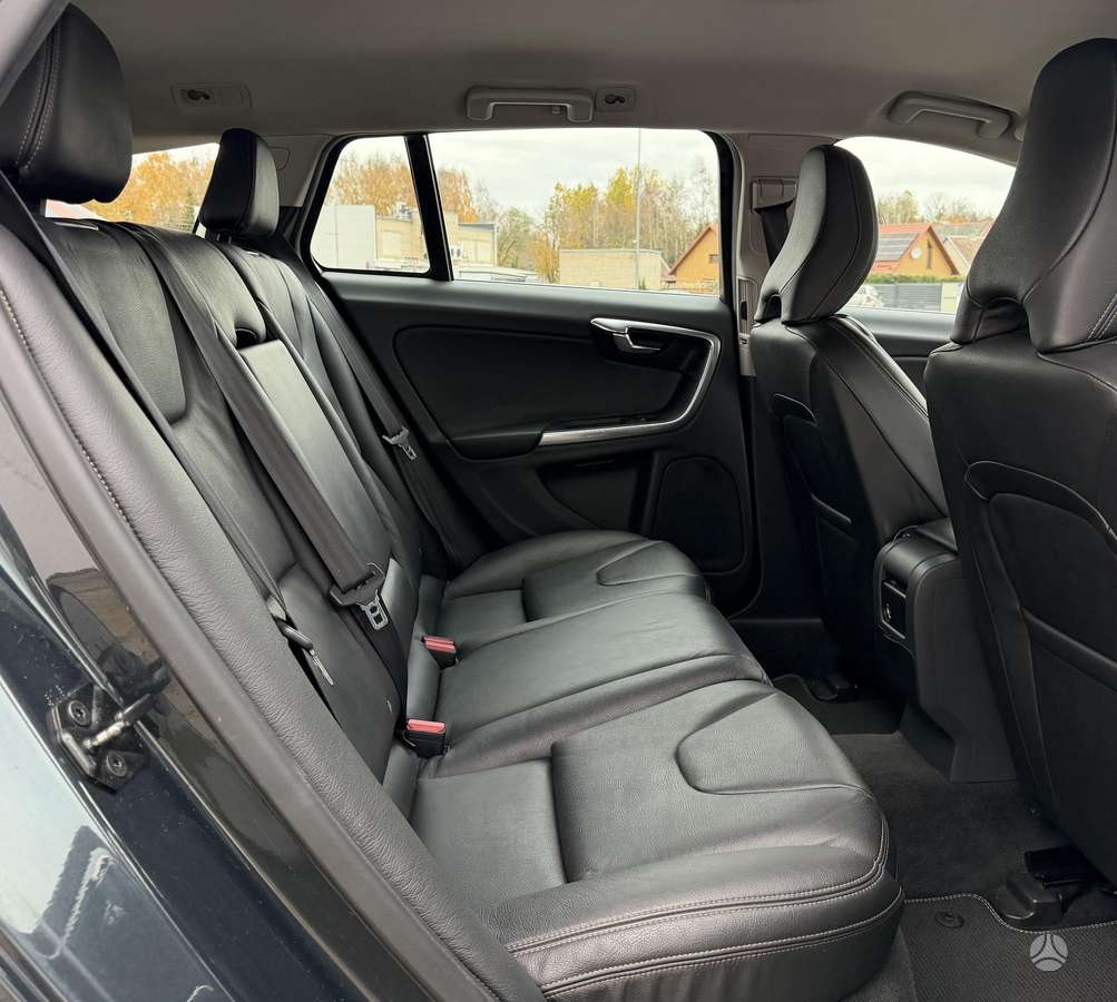 Volvo V60 2012 — photo 17