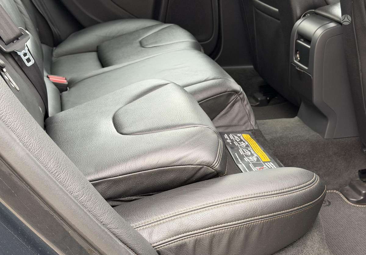 Volvo V60 2012 — photo 18
