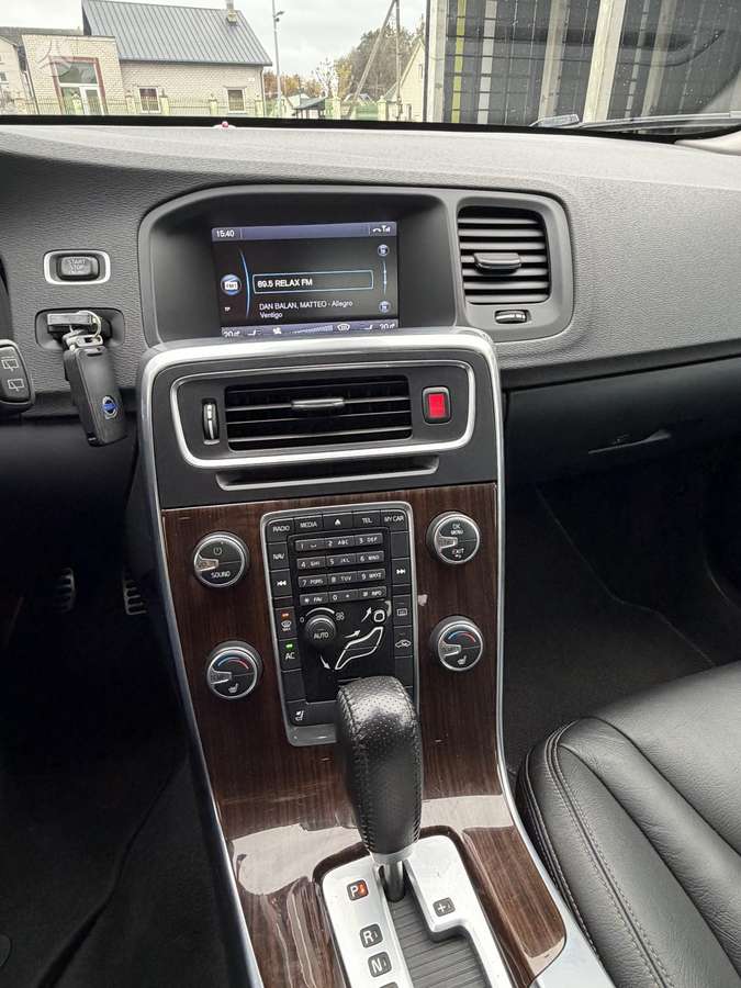 Volvo V60 2012 — photo 19
