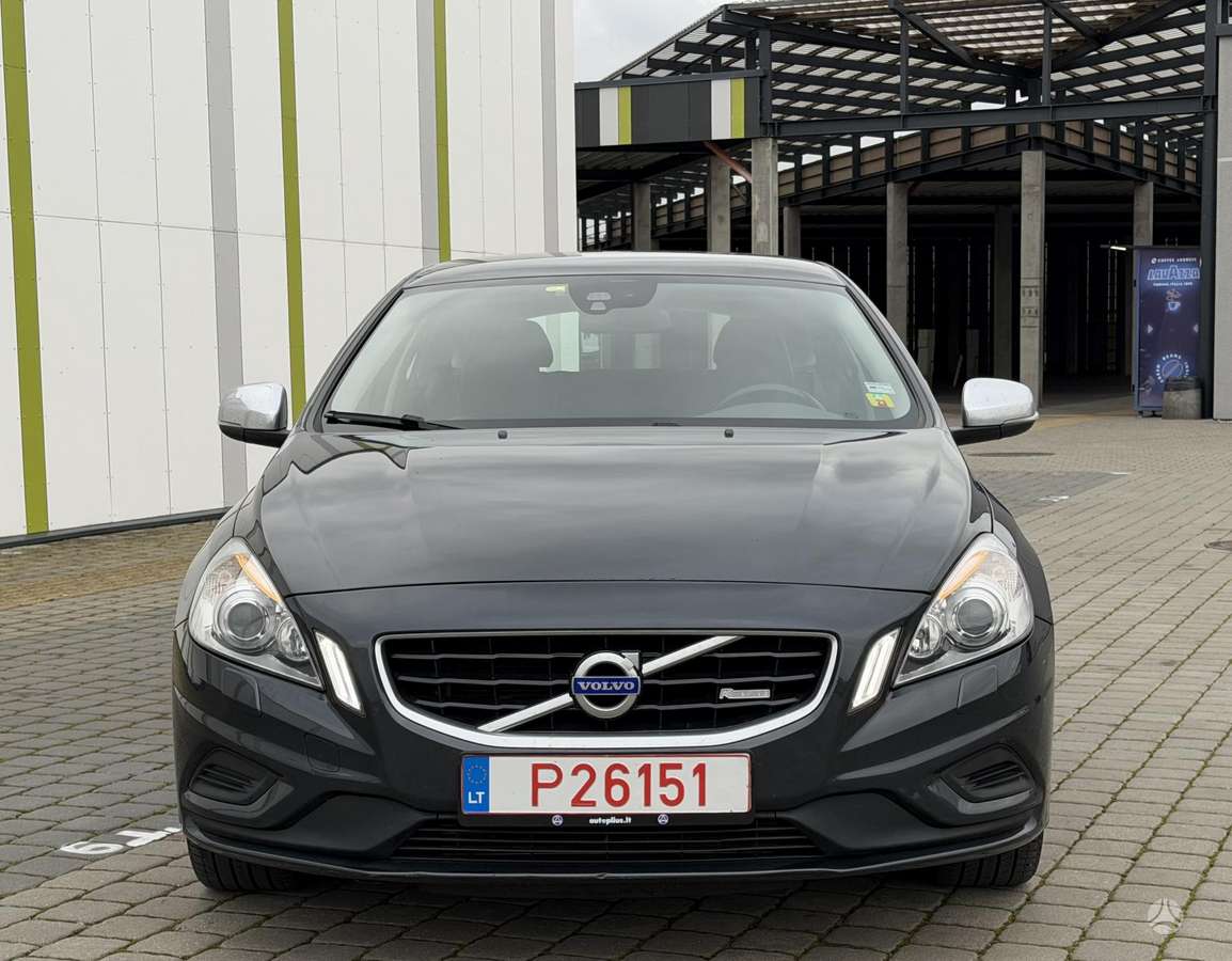 Volvo V60 2012 — rear view