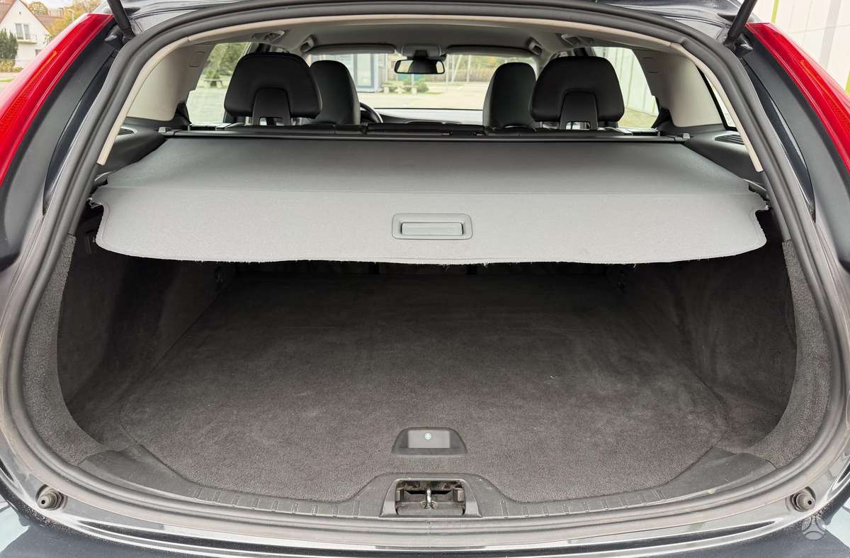 Volvo V60 2012 — photo 20