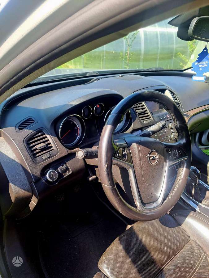 Opel Insignia 2011 — photo 10