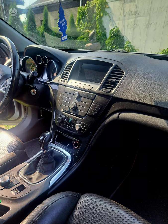 Opel Insignia 2011 — photo 12