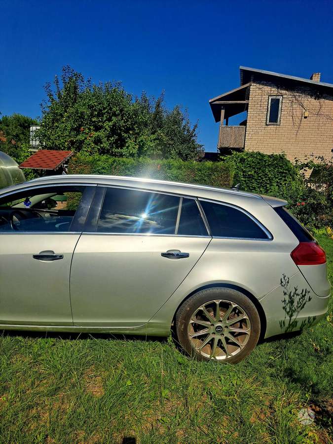 Opel Insignia 2011 — engine 2000 cm³, 131 HP (96kW)