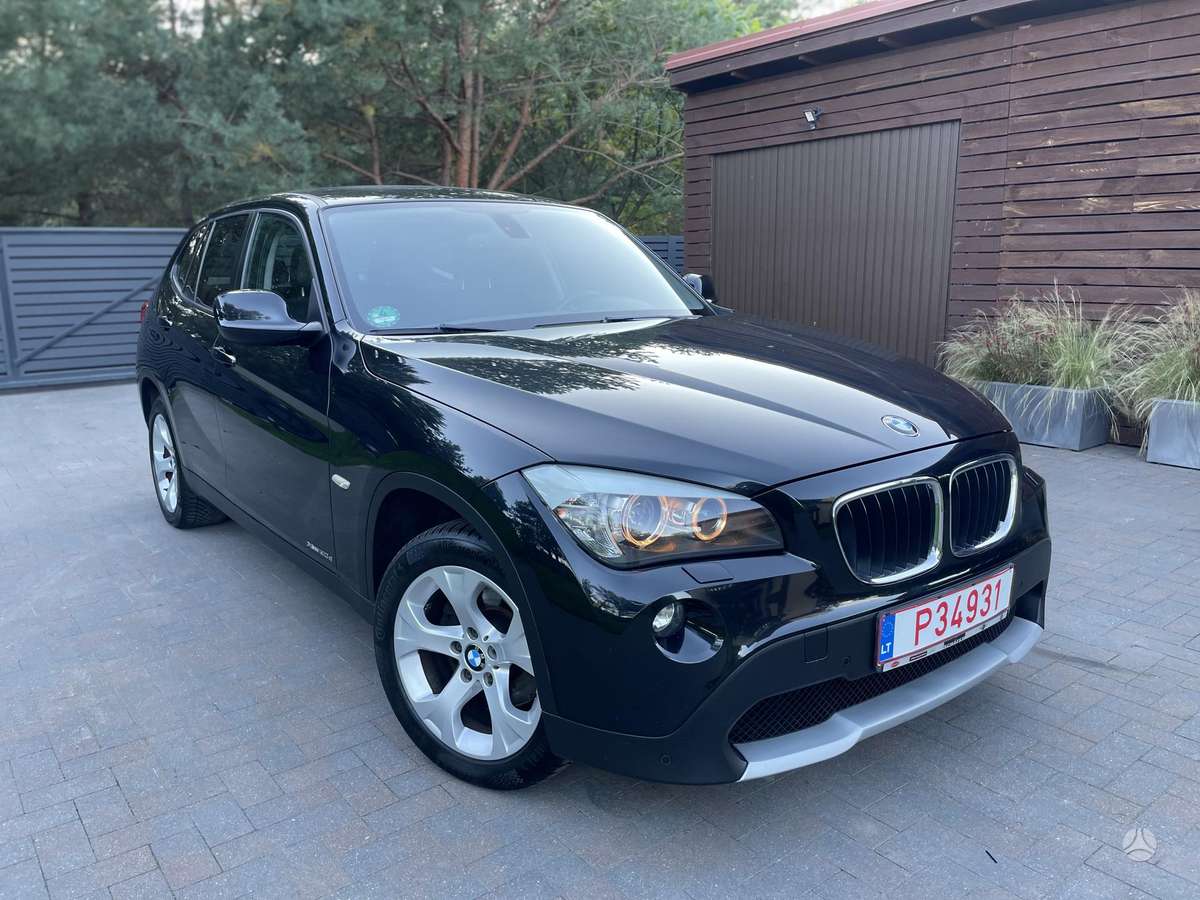 BMW X1 2010 — interior